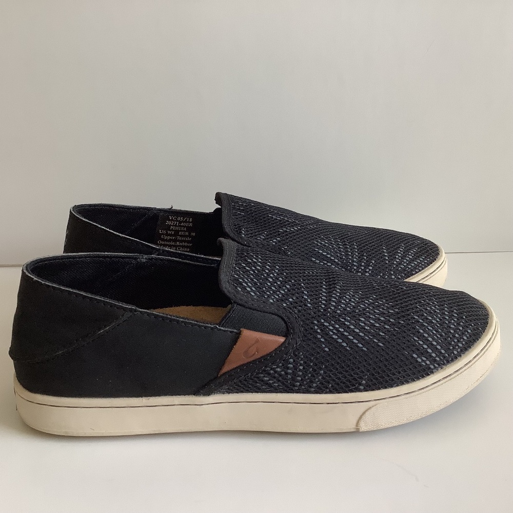 OluKai Women’s Pehuea Slip On Sneakers, Size 8.